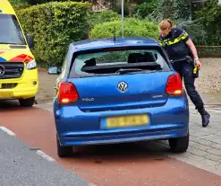 Fietser klapt achterop personenauto