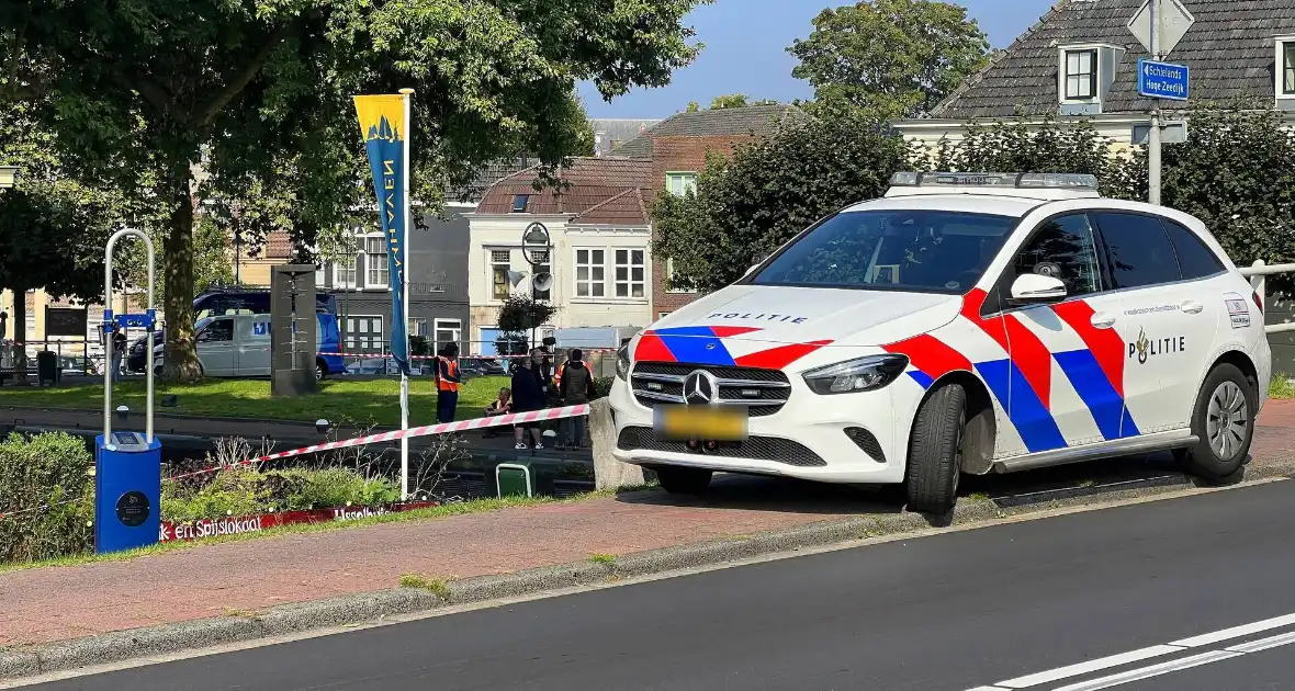 Politie doet onderzoek naar aantreffen overleden persoon - Foto 5