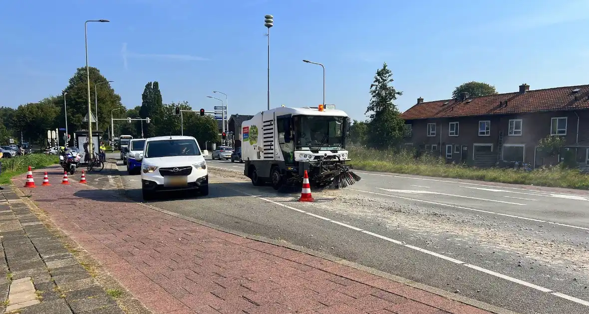 Verloren lading grind zorgt voor verkeersoverlast - Foto 1