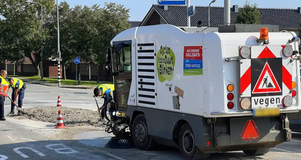 Verloren lading grind zorgt voor verkeersoverlast - Foto 7