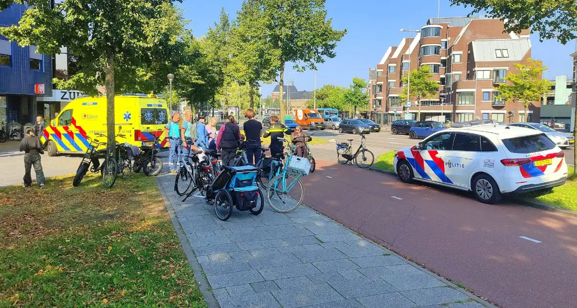 Fietser komt hard ten val