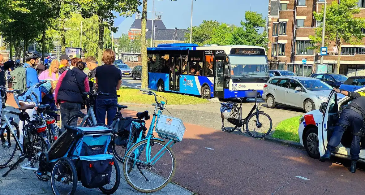 Fietser komt hard ten val - Foto 3