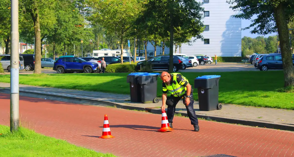 Fietser gaat hard onderuit - Foto 1