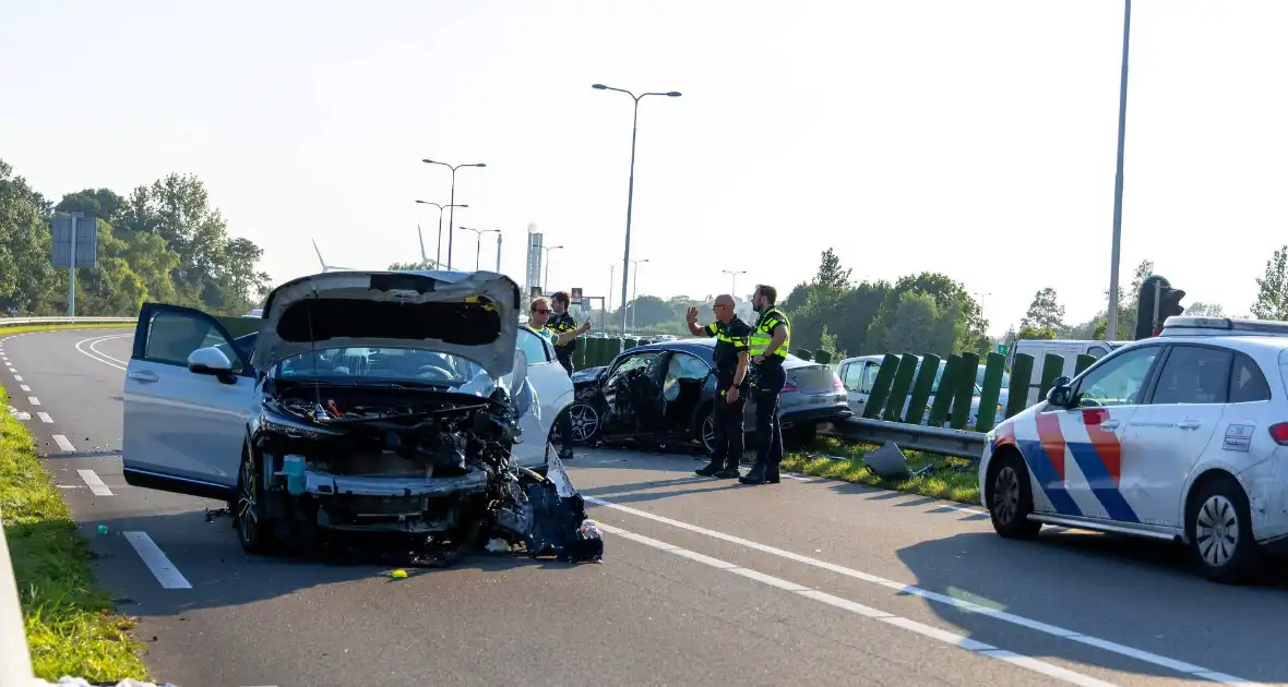 Drie zwaargewonden bij frontale botsing