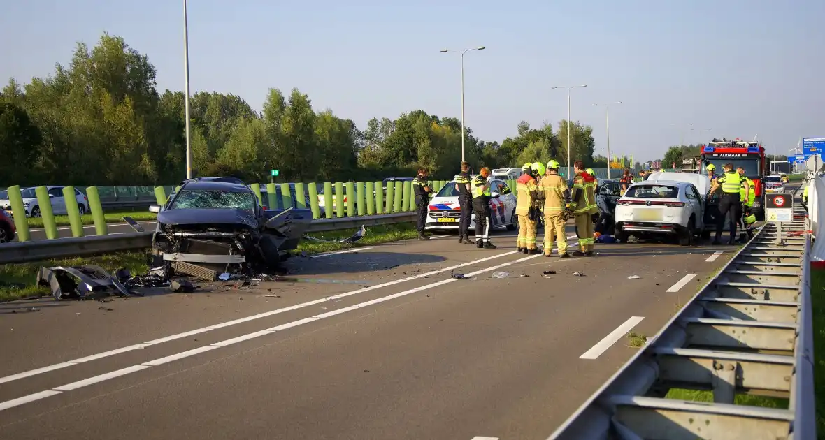 Drie zwaargewonden bij frontale botsing - Foto 10