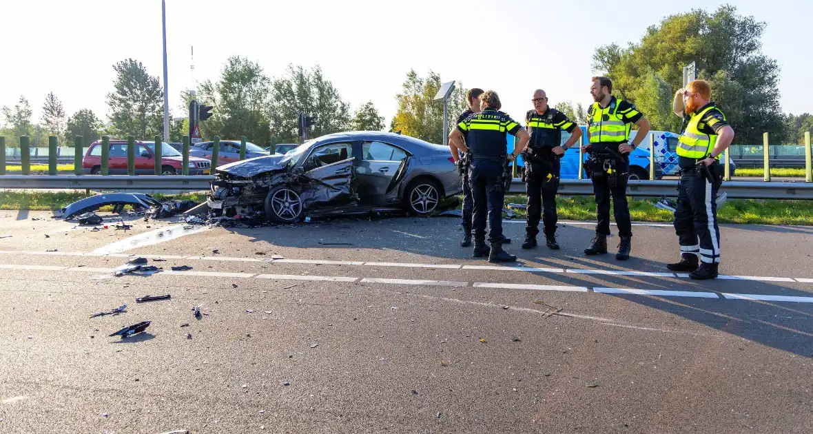 Drie zwaargewonden bij frontale botsing - Foto 3