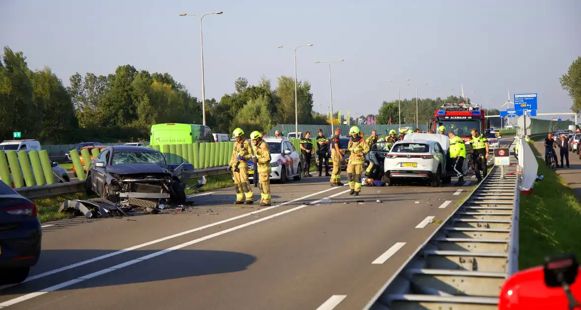 Drie zwaargewonden bij frontale botsing - Foto 8