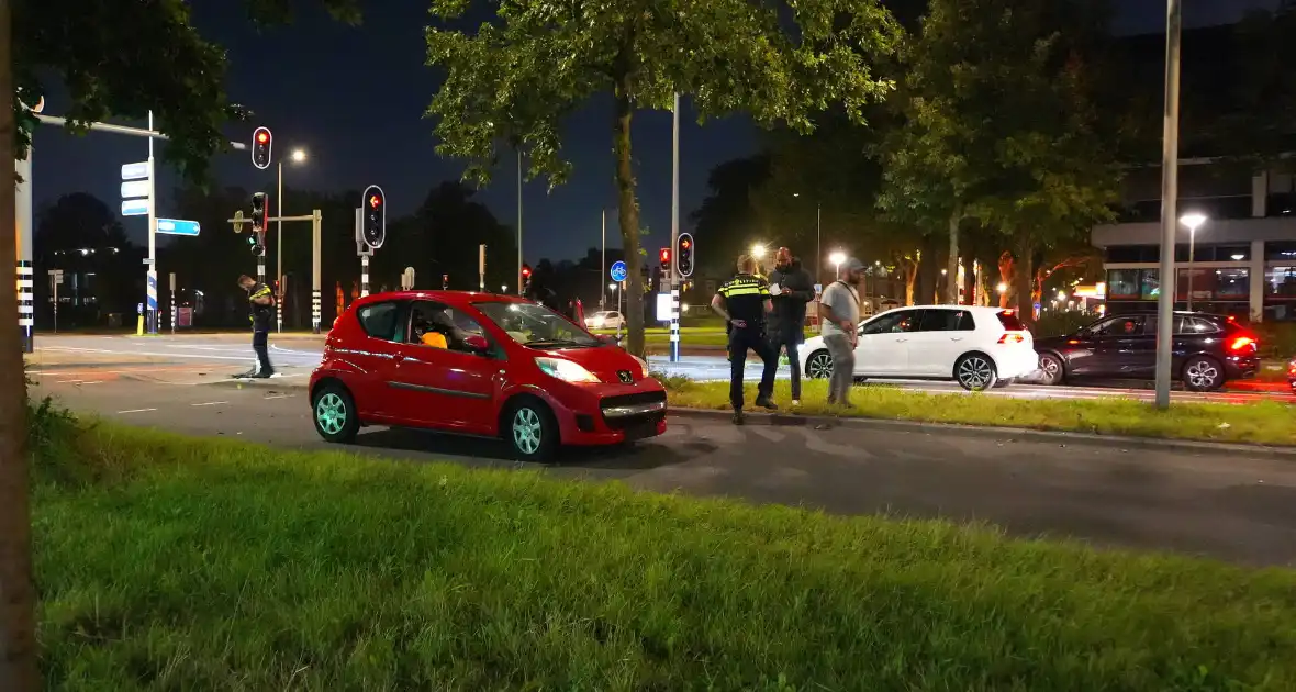 Automobilist onder invloed rijdt tegen verkeerslicht - Foto 6