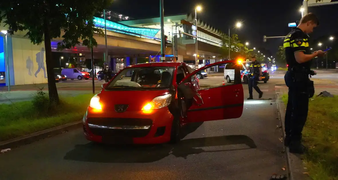 Automobilist onder invloed rijdt tegen verkeerslicht - Foto 7