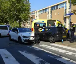 Wiel breekt af na ongeval tussen twee personenauto's