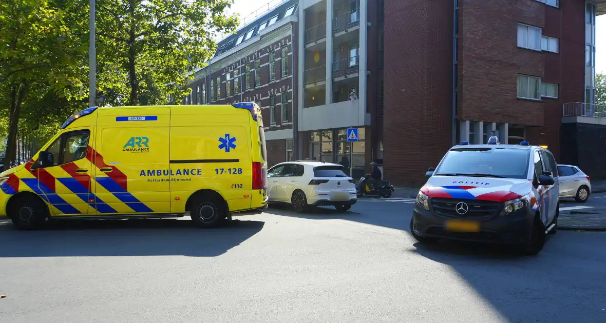 Wiel breekt af na ongeval tussen twee personenauto's - Foto 7