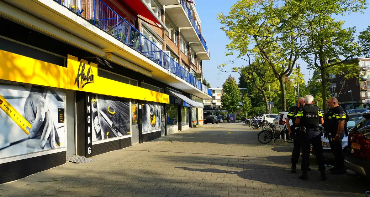 Gewapende overval op bouwmarkt: daders op scooters gevlucht - Foto 2