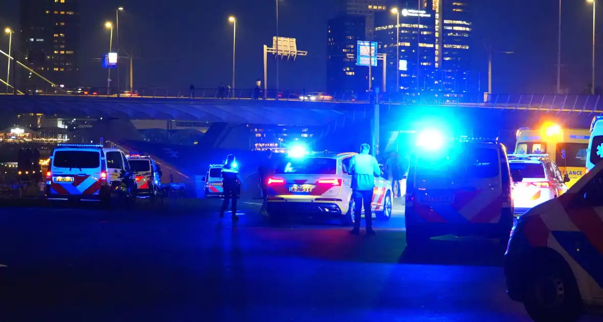 Dode en gewonde bij steekincident, verdachte gewond aangehouden - Foto 6