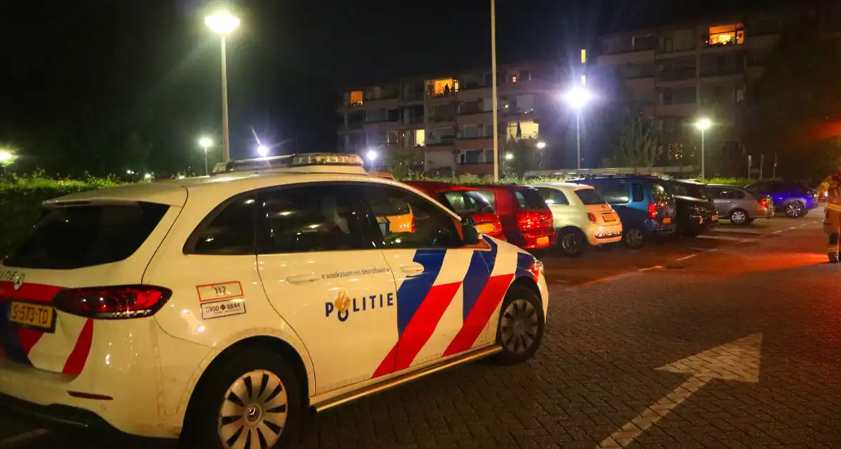 Brandweer verricht metingen in appartement