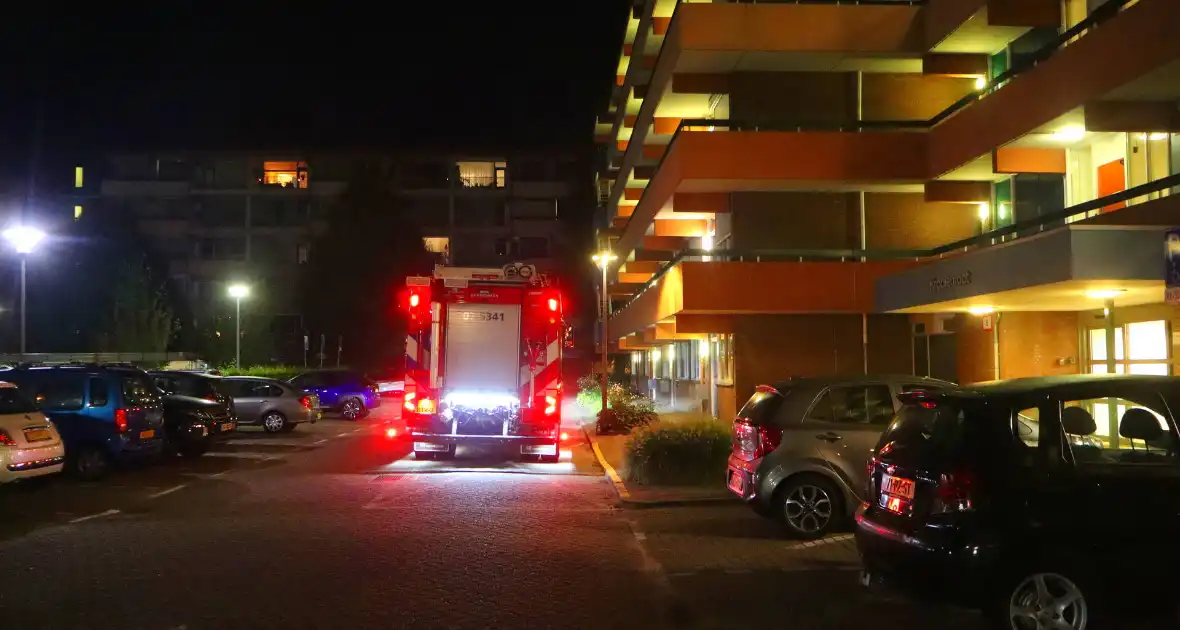 Brandweer verricht metingen in appartement - Foto 1