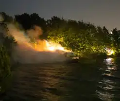 Woonboot zwaar beschadigd door brand