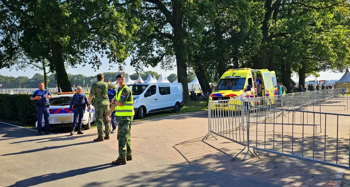 Parachutist zwaargewond bij ongeval op evenemententerrein - Foto 1