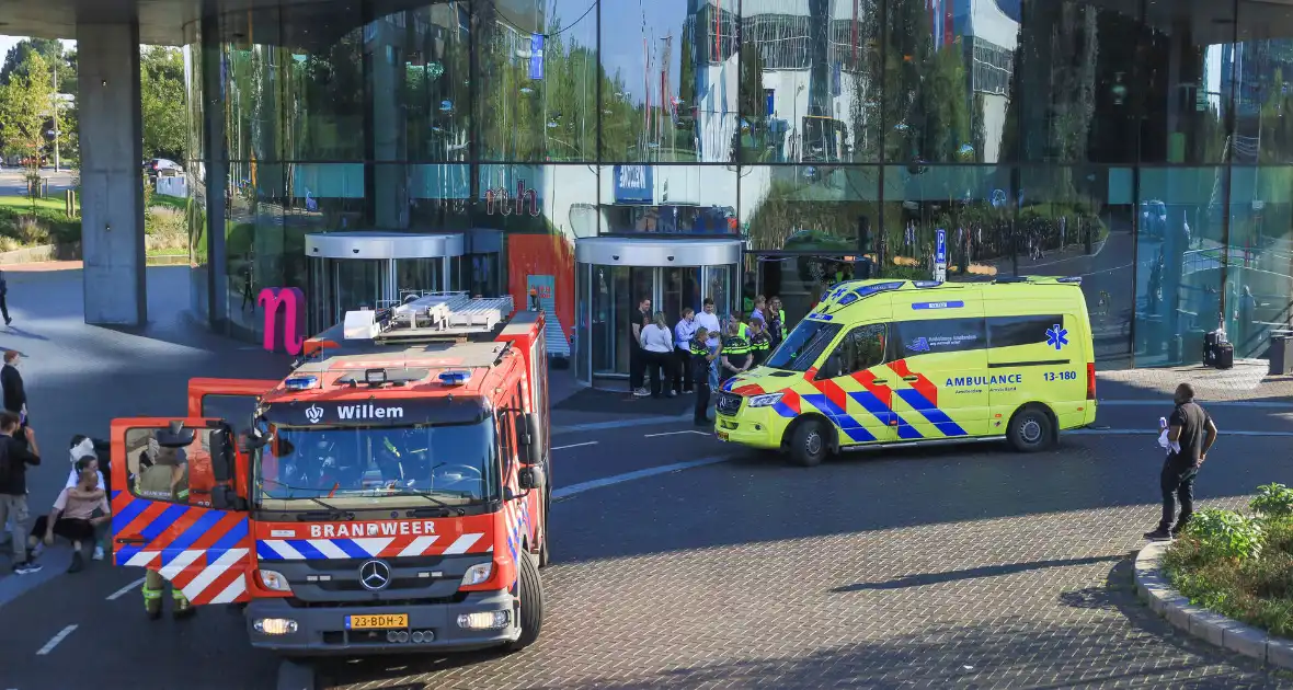 Gasten en personeel hotel ontruimd na mogelijke brand - Foto 3