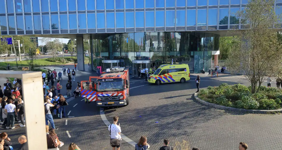 Gasten en personeel hotel ontruimd na mogelijke brand - Foto 4