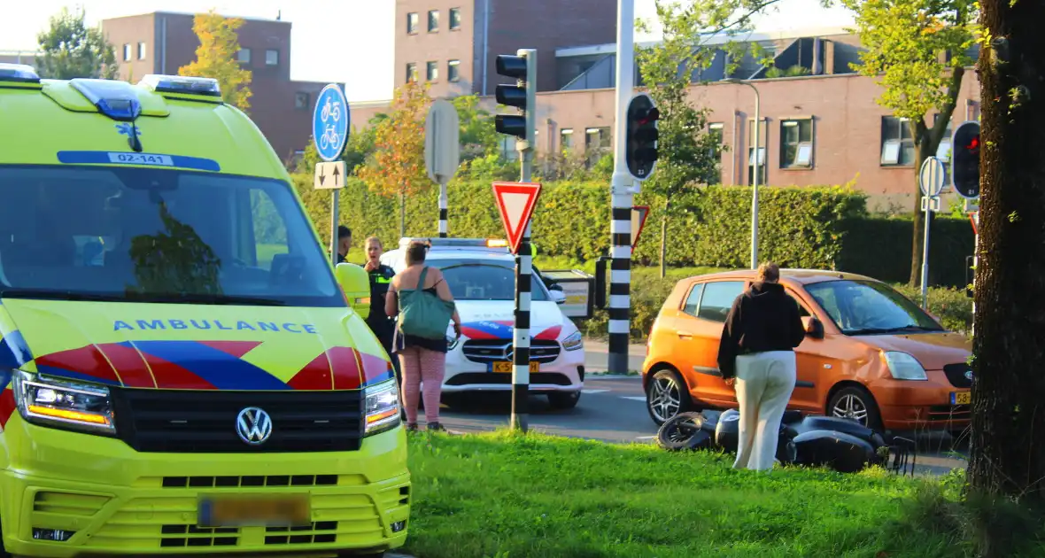 Scooter aangereden door personenauto