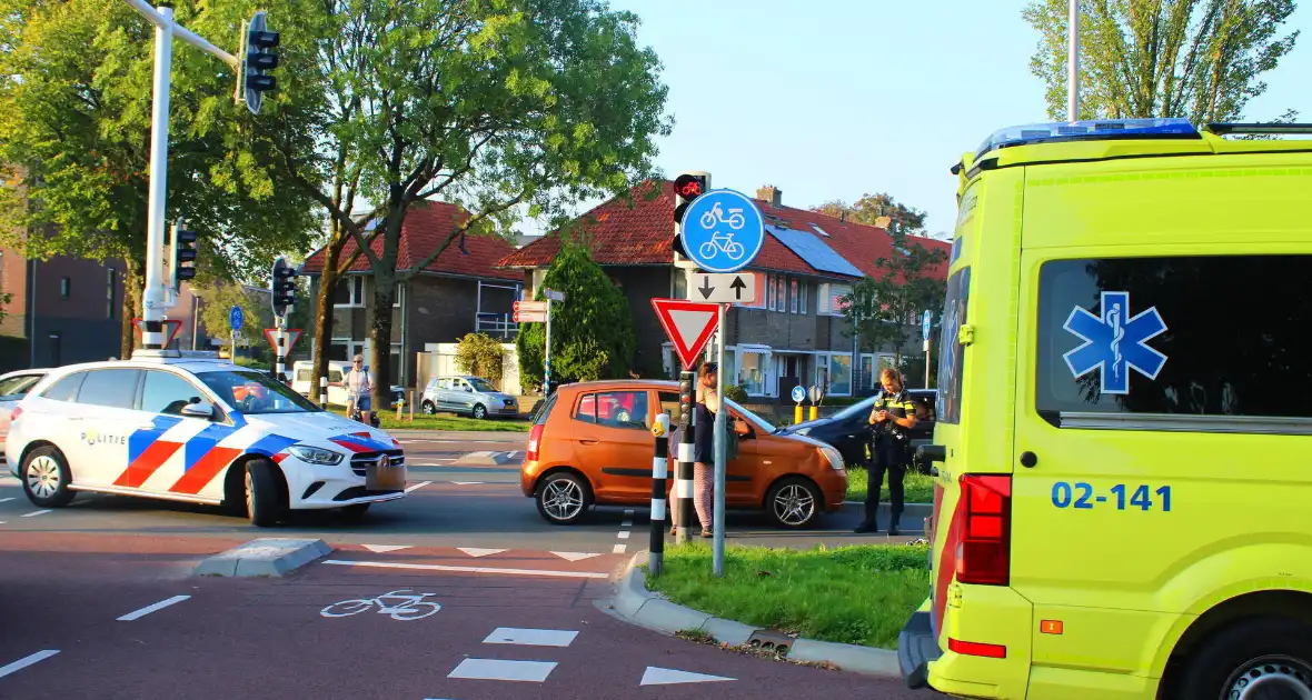 Scooter aangereden door personenauto - Foto 2