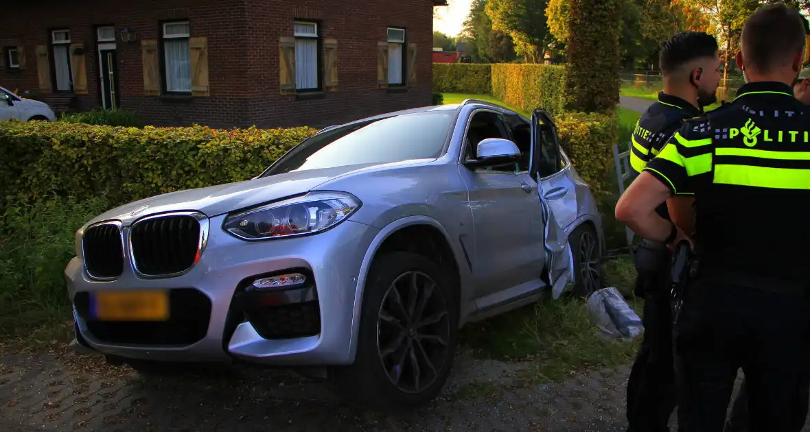 Tractor en automobilist met elkaar in botsing - Foto 1