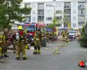 Twee personen gered van balkon bij brand in flatgebouw