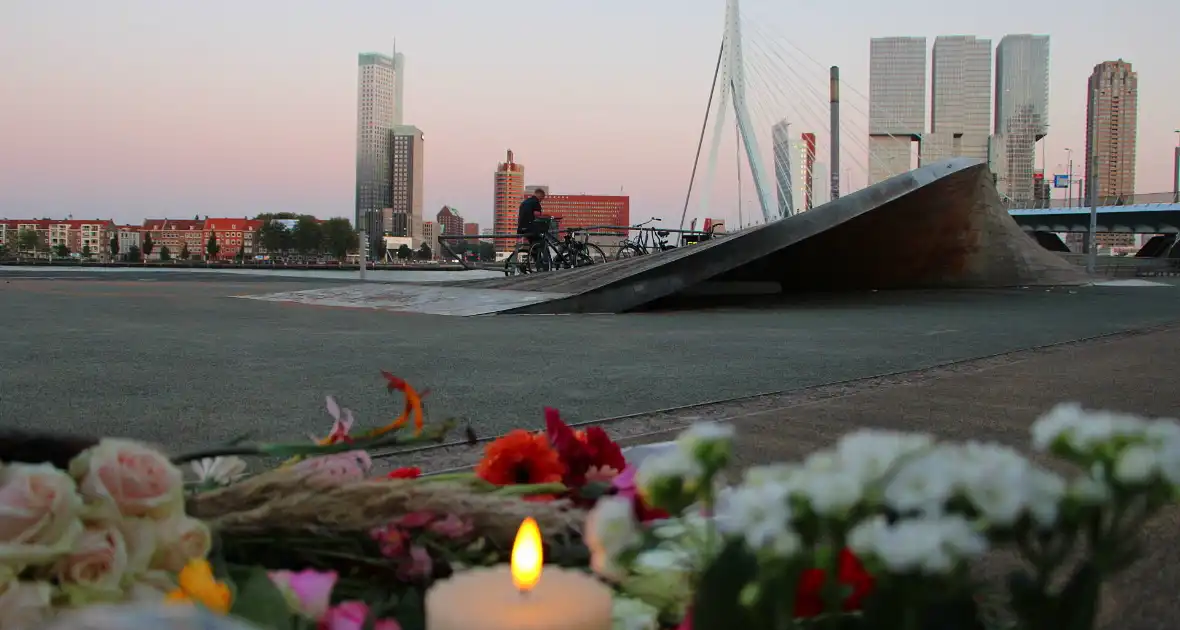 Bloemen bij plek dodelijke steekpartij