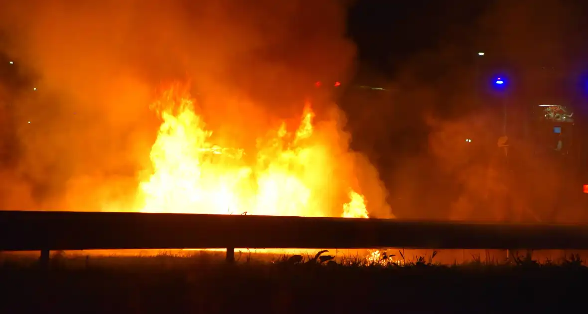 Auto uitgebrand op A12 - Foto 1