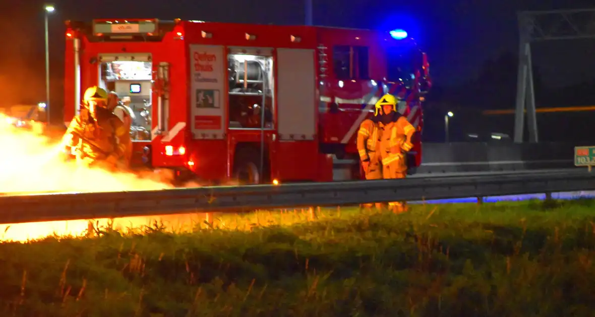 Auto uitgebrand op A12 - Foto 2