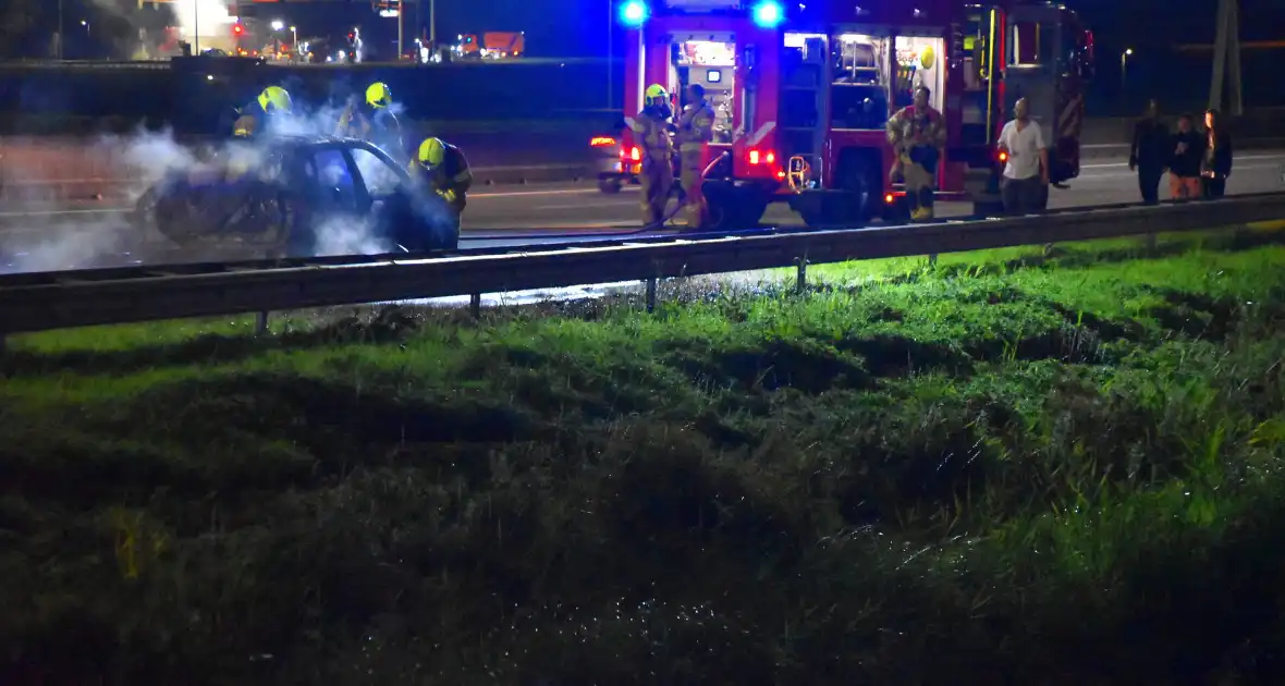 Auto uitgebrand op A12 - Foto 4