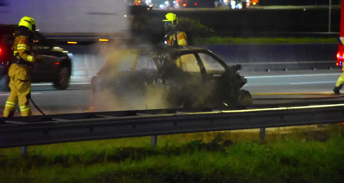 Auto uitgebrand op A12 - Foto 5