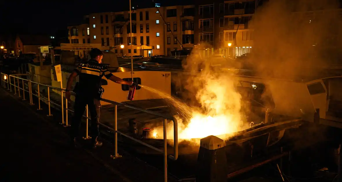 Brand op boot snel gedoofd