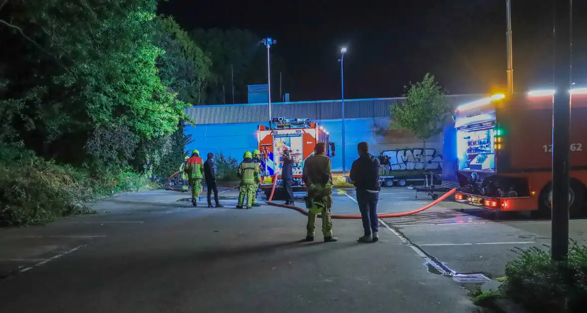 Canta brandt volledig uit op parkeerterrein - Foto 1