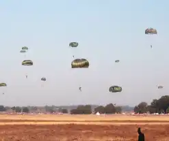 Tienduizenden bezoekers bij Airborne Luchtlandingen en Herdenking