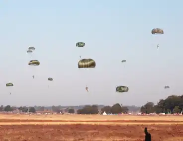 Tienduizenden bezoekers bij Airborne Luchtlandingen en Herdenking