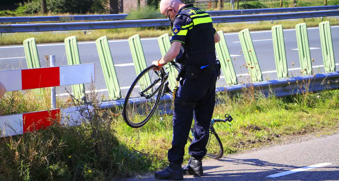 Wielrenfiets gebroken na ongeval met motor - Foto 2