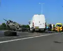 Auto op de kop bij kettingbotsing