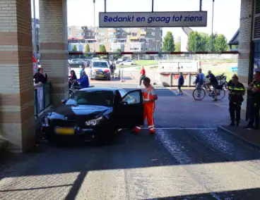 BMW total-loss na botsing op parkeerhelling