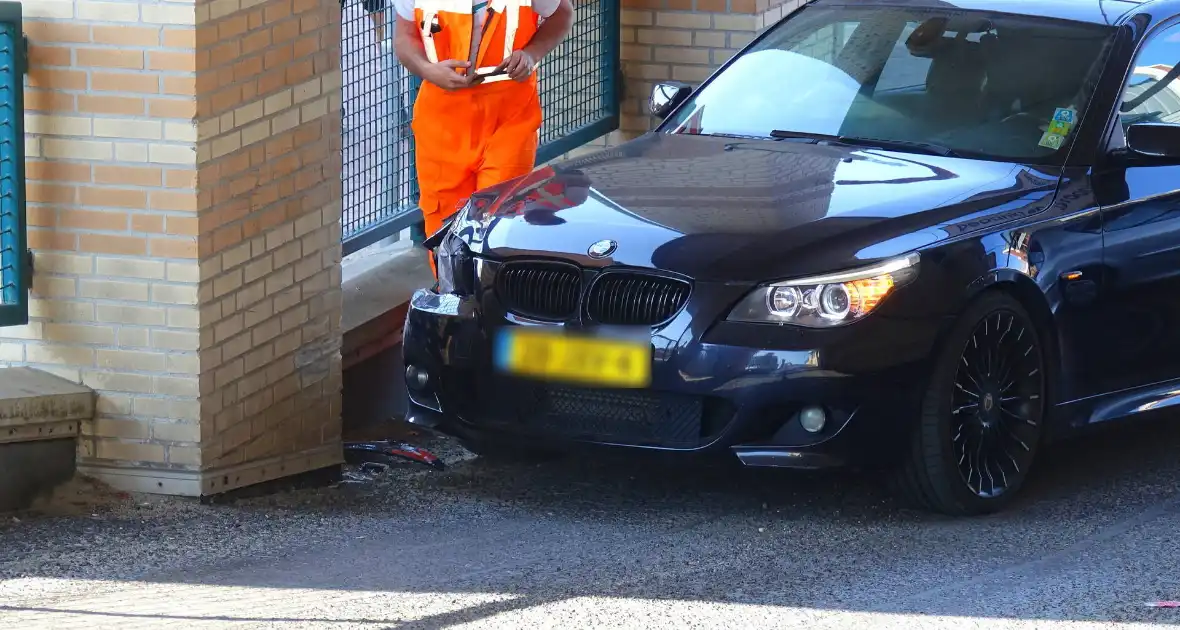 BMW total-loss na botsing op parkeerhelling - Foto 6