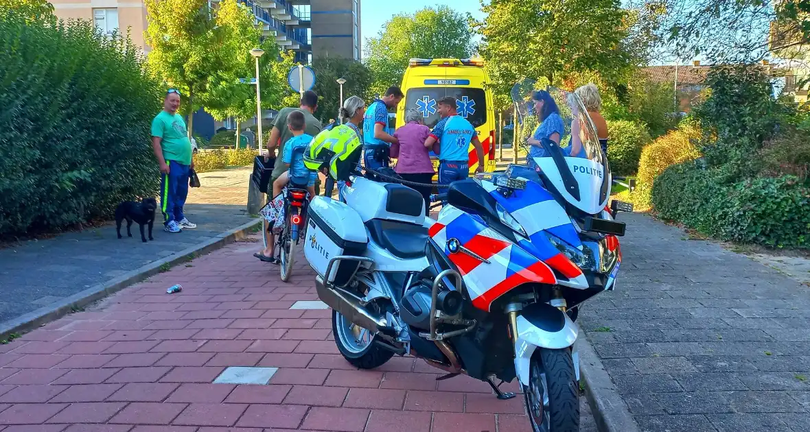 Oudere vrouw op elektrische brommer ten val - Foto 6