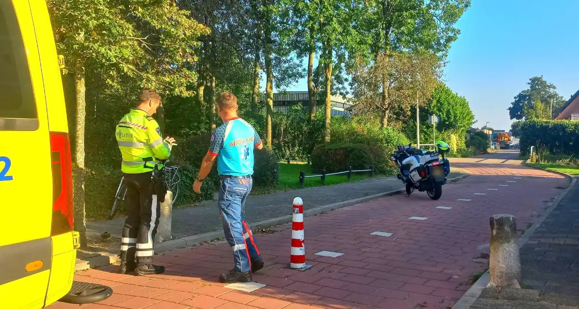 Oudere vrouw op elektrische brommer ten val - Foto 8