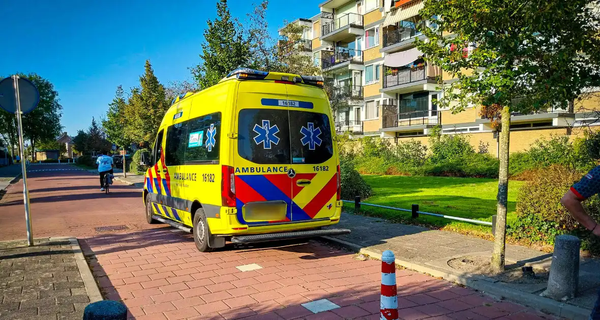 Oudere vrouw op elektrische brommer ten val - Foto 9