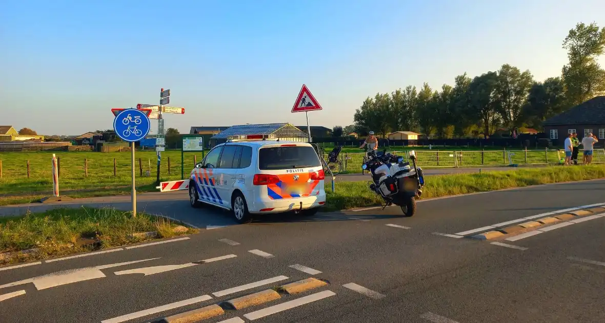 Politie houdt jong persoon aan langs provinciale weg - Foto 2