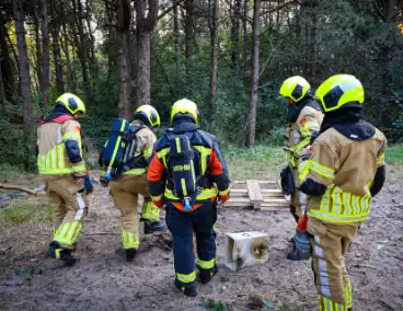 Brand gesticht in bos, brandweer doet er zand over