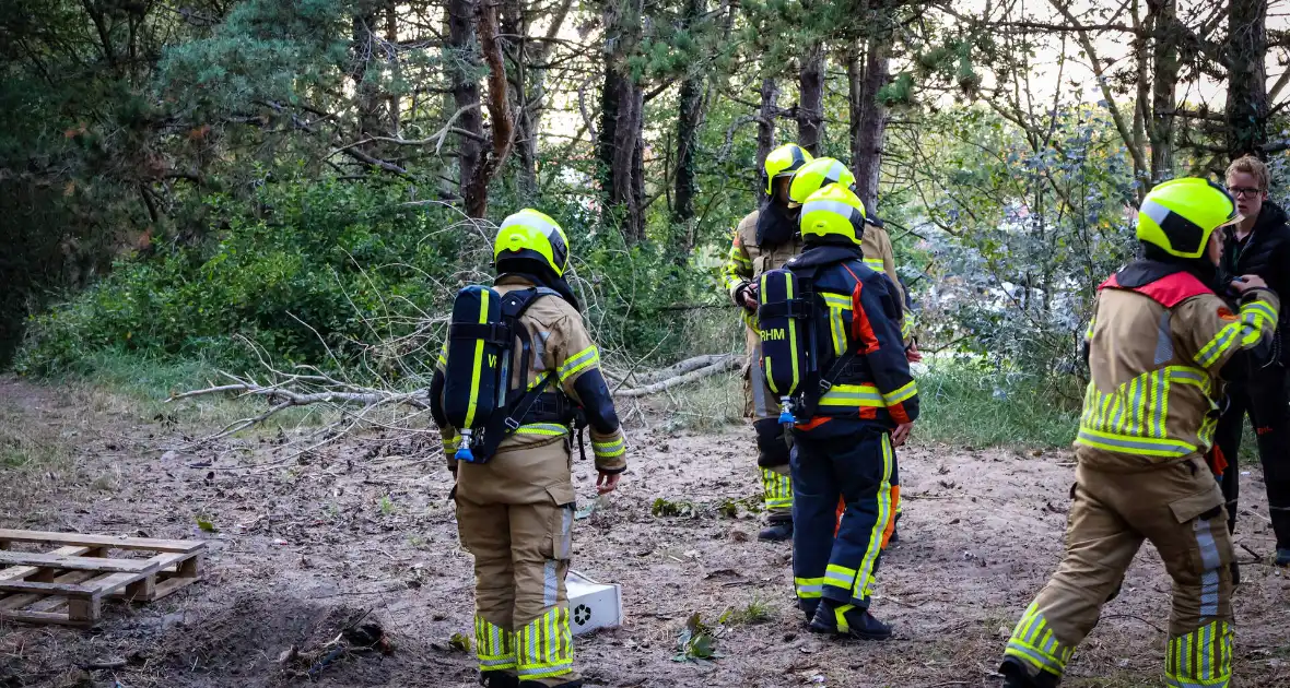 Brand gesticht in bos, brandweer doet er zand over - Foto 4