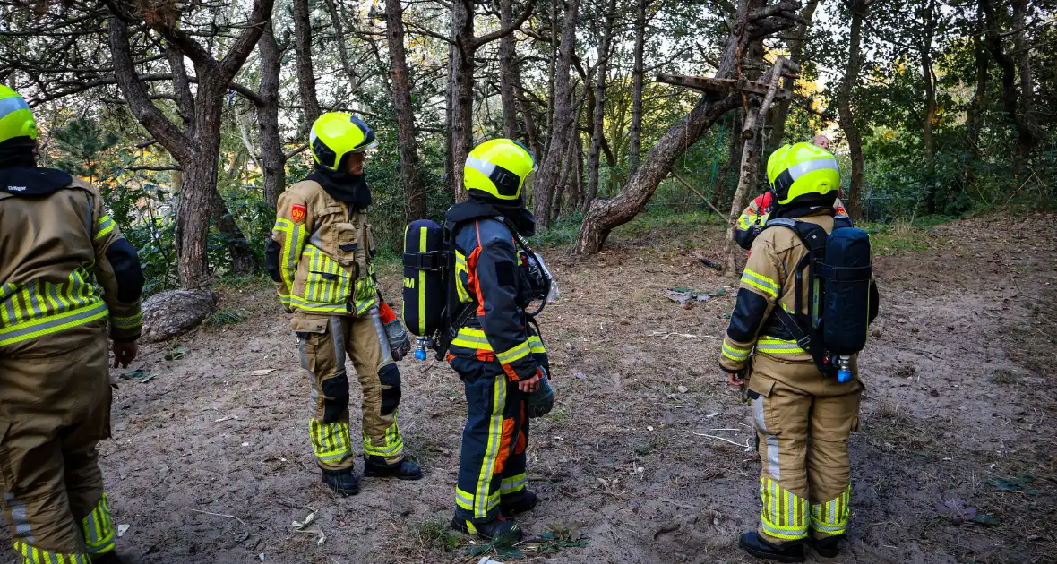 Brand gesticht in bos, brandweer doet er zand over - Foto 8