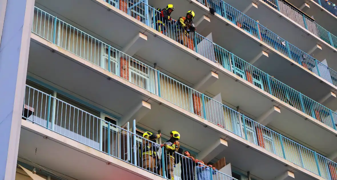 Barbecue op balkon zorgt voor inzet brandweer - Foto 13