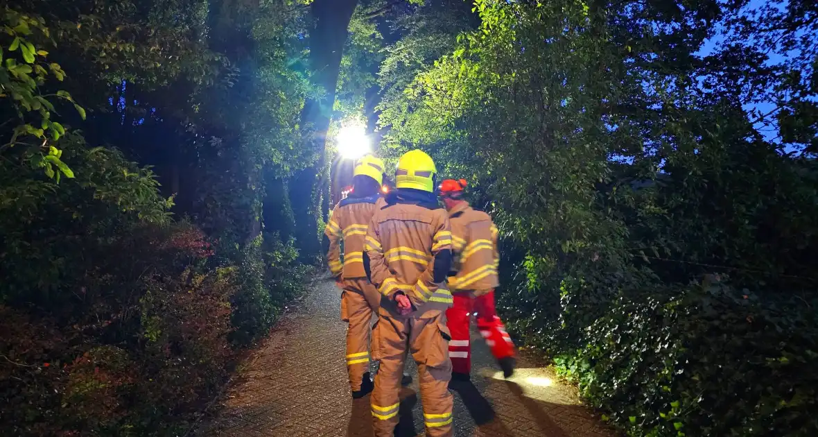 Grote tak valt naar beneden tijdens brandweer inzet - Foto 2