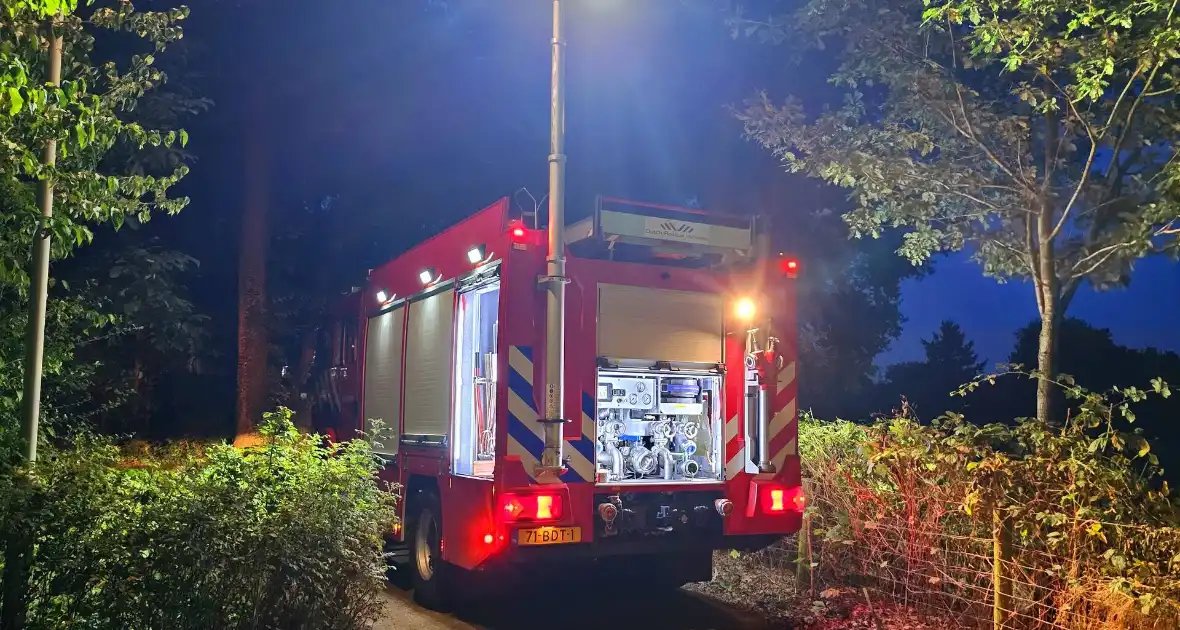 Grote tak valt naar beneden tijdens brandweer inzet - Foto 5